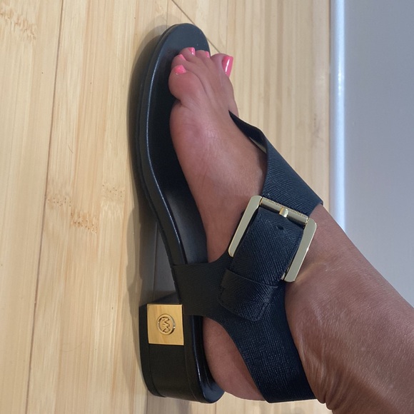 Michael Kors barely worn black sandals with small heel & gold accents - Picture 5 of 6